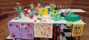 Lavoretti creati con materiale di riciclo sul tema della primavera